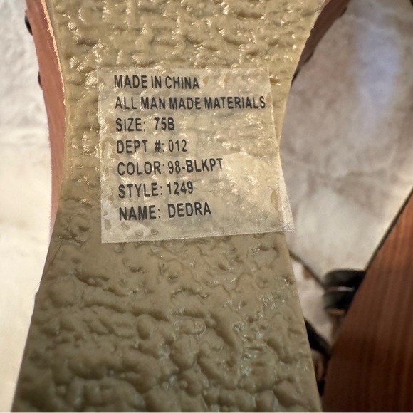 Bakers Dedra Faux Patent Leather Sandals Heels. 4” High. Size 7.5 Black New - Picture 12 of 12